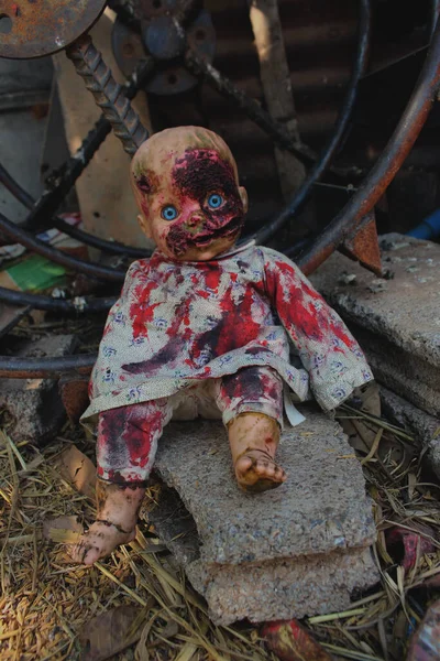 Scary Horror Papusa Creepy Sângeroase Papusa Halloween Concept Aproape Copii — Fotografie, imagine de stoc