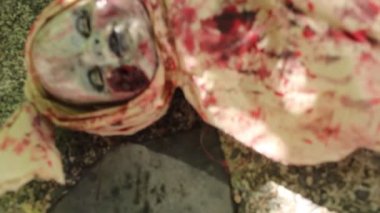 Korkunç, kanlı bebek Cadılar Bayramı konsepti, bebek, gizemli bebek, korkunç bebek video görüntüleri.