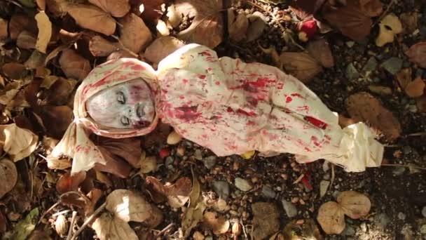 Assustador Sangrento Boneca Halloween Conceito Close Bebê Fantasma Místico Boneca — Vídeo de Stock