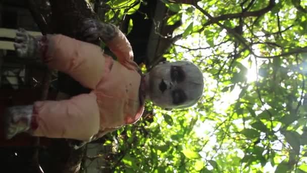 Assustador Sangrento Boneca Halloween Conceito Close Bebê Fantasma Místico Boneca — Vídeo de Stock