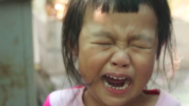 Азиатская Девочка Плачет Младенцы Большие Слезы Текут Щекам Слезы Текут — стоковое видео