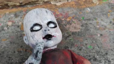 Korkunç bebek Cadılar Bayramı konsepti, Hayalet Bebek 'e yakın, Korkunç Bebek Bebek Video Görüntüsü 4K