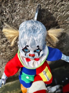 Palyaço şakacı, hayalet bebek.