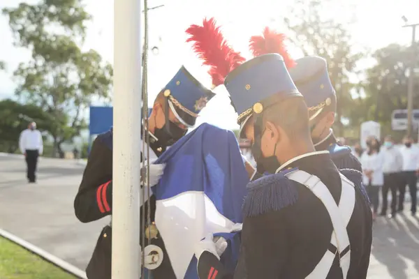 Cadetes Ondeando Bandera Nacional — Foto de Stock