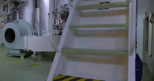 Caldeira Vapor Auxiliar Escada Para Cima Sala Máquinas Navio — Vídeo de Stock