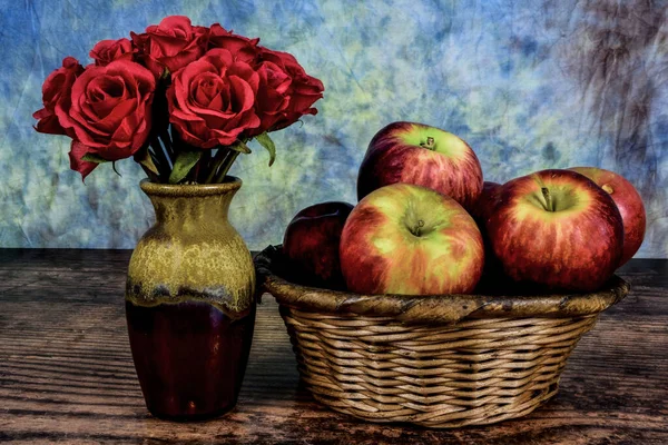 Apples Placed Weaved Basket Red Rose — Stock Photo, Image