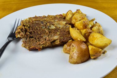 Köfte ve patates kızartması