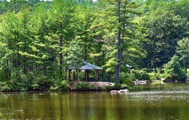 Leominster Massachusetts 'teki Barrett Parkı' nda bir pavyon.