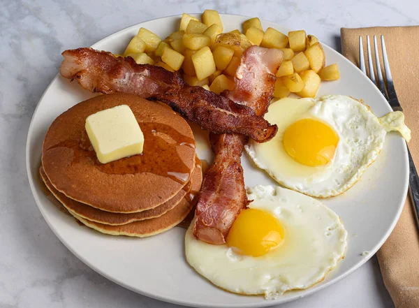 Pancakes Served Fried Eggs Bacon Hash Brows — Stock Photo, Image