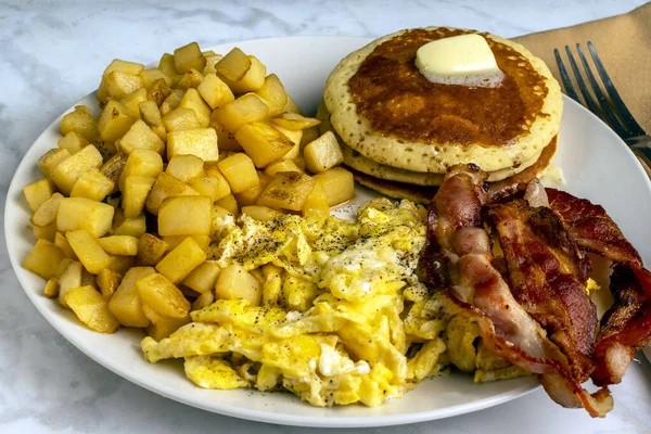 Scramble Eggs Pancakes Served Hash Browns Bacon — Stock Photo, Image
