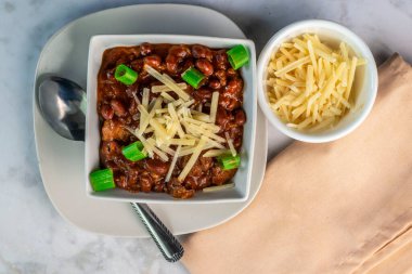 Peynirli ve yeşil soğanlı biberli.