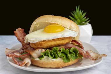 Tavuk göğsü kahvaltı üstü ve sahanda yumurta..,