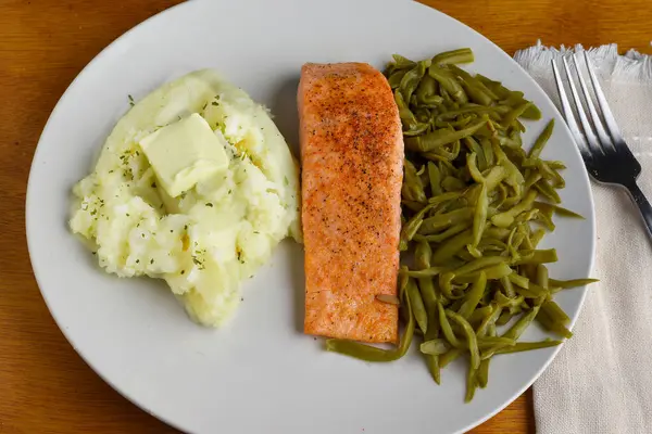 seasoned mash potatoes served with mash potatoes and french cut beans