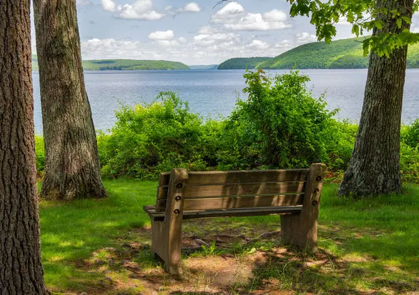 Öğleden sonra Quabbin Barajı 'nda Massachusett Malikânesi' nde.