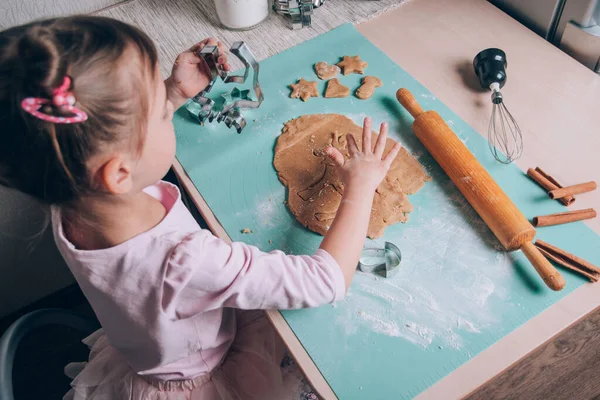 Cute Adorable Toddler Girl Child Kneading Fresh Dough Hands Table — Stock Photo, Image