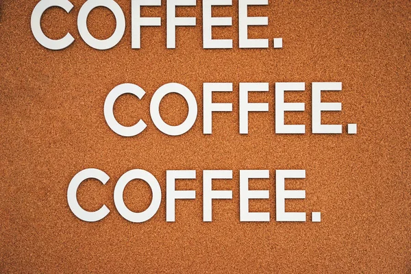 Weißes Wort Kaffee Auf Braunem Kork Hintergrund — Stockfoto