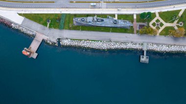 Kocaeli ili İzmit Körfezi çevresinde Marmara Denizi 'nin en doğusunda yer almaktadır..