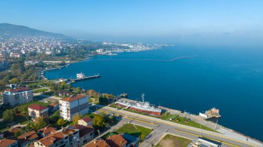 Kocaeli ili İzmit Körfezi çevresinde Marmara Denizi 'nin en doğusunda yer almaktadır..