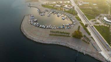 Kocaeli ili İzmit Körfezi çevresinde Marmara Denizi 'nin en doğusunda yer almaktadır..