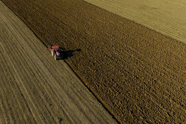 Campo Agrícola Los Agricultores Trabajan Con Tractor Tierras Cultivo — Foto de Stock