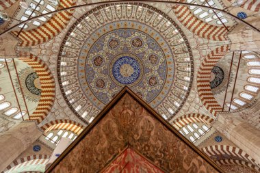 Selimiye Camiinin dekoratif tavanı.