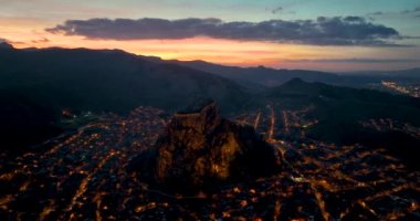 Afyon, Türkiye 'deki bir kaya dağındaki Karahisar kalesi