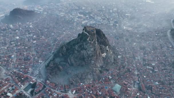 トルコのAfynokarahisar 岩の山の上のカラヒサール城 — ストック動画