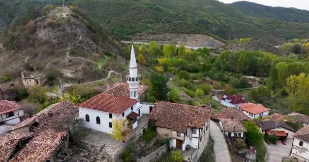 伝統的で歴史的なトルコの家で有名なサカリヤ トルコのタラクリ村 — ストック動画