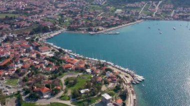 Foca, Ege kıyısında, İzmir ilinin bir ilçesidir..