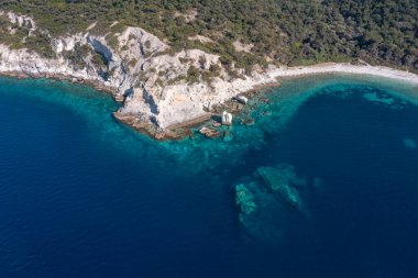 Fotoğraf İzmir 'in Foca ilçesindeki yelkenli kayaları alanında çekilmiştir..