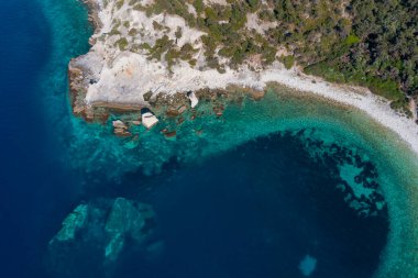 Fotoğraf İzmir 'in Foca ilçesindeki yelkenli kayaları alanında çekilmiştir..