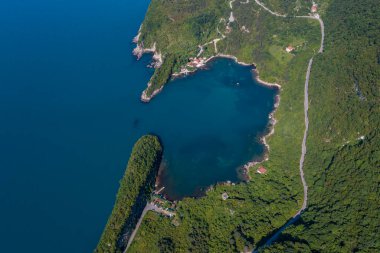 Gideros körfezi manzaralı, Cide, Kastamonu, Türkiye, ayrıca Genoese tarihli Karadeniz 'in en güzel doğal körfezi.