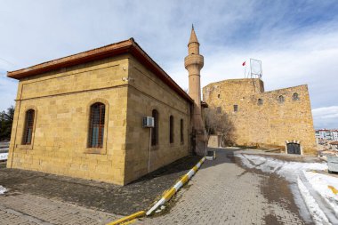 Nigde 'deki Rahmaniye Camii ve Nigde Şatosu