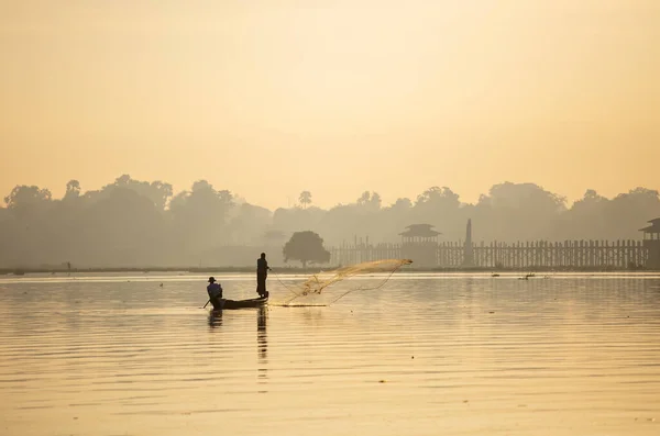 Pescatori Che Pescano Nel Lago Inle Myanmar Birmania — Foto Stock