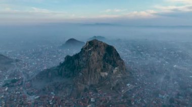 Afyon, Türkiye 'deki bir kaya dağındaki Karahisar kalesi