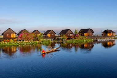 Mandalay, Myanmar, 22 Kasım 2016: Inle Gölü ve yüzen evler, Myanmar, Burma
