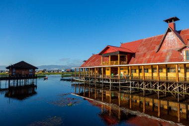 Mandalay, Myanmar, 22 Kasım 2016: Inle Gölü ve yüzen evler, Myanmar, Burma