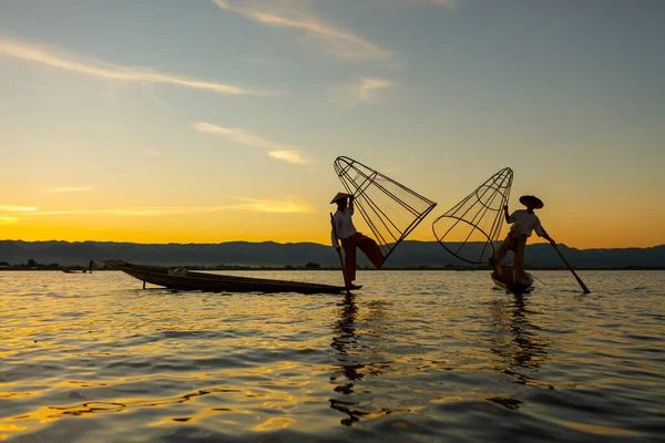 stock image Inle lake, Myanmar,November 16 2016: Myanmar travel attraction landmark - Traditional Burmese fisherman at Inle lake, Myanmar famous for their distinctive one legged rowing style