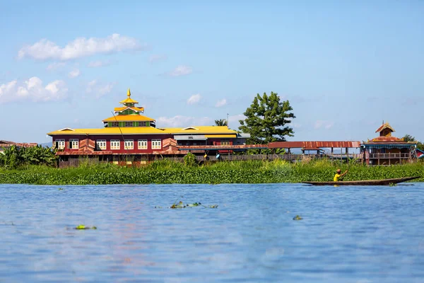 Озеро Инле Плавучие Дома Мьянма Бирма — стоковое фото
