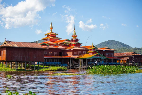 Озеро Инле Плавучие Дома Мьянма Бирма — стоковое фото