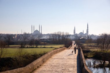 EDIRNE, TURKEY, 22 ARALIK 2021: Selimiye Camii ve eşsiz bir günbatımı, Edirne, Türkiye