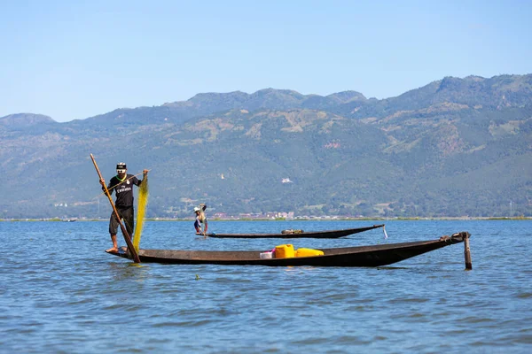 stock image Mandalay, Myanmar, November 22, 2016: fishermen who go out fishing in mandalay, inle lake