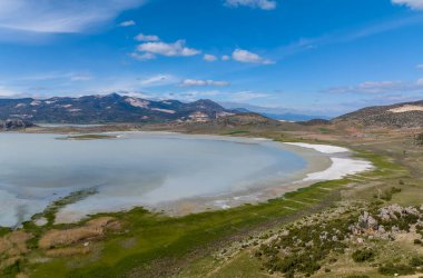 Yarisli Gölü ve Burdur, Türkiye 'de bir adacık