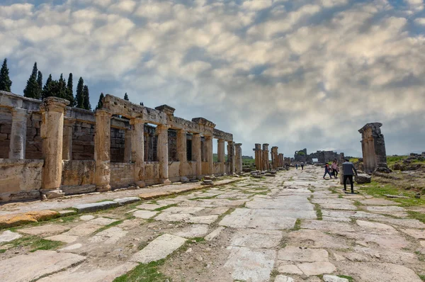 Kolonnade Der Hauptstraße Der Antiken Ruinenstadt Hierapolis Der Türkei — Stockfoto