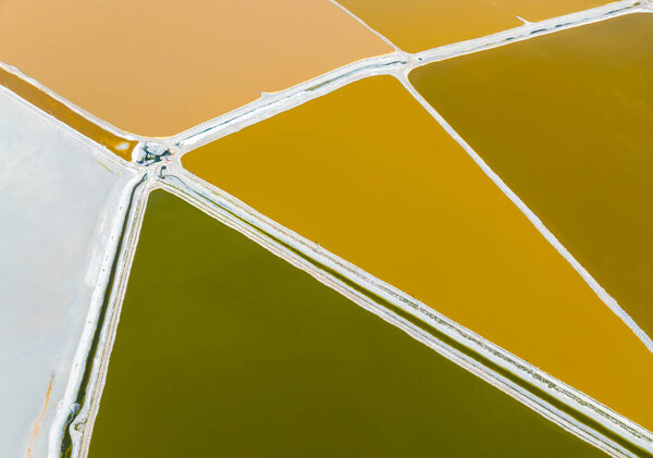 Вид с воздуха на озеро Асигол, Денизли, Турция.