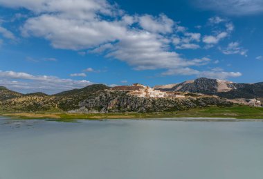 Yarisli Gölü ve Burdur, Türkiye 'de bir adacık