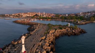 Duzce ilindeki Akcakoca Kasabası kıyı manzarası