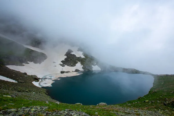 Jezero Voda Mlha Sníh Příroda Karagol Jezero Giresun Turecko — Stock fotografie