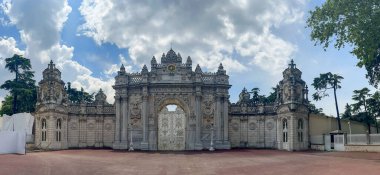 Dolmabahçe Sarayı İstanbul girişinde Türkiye