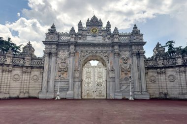 Dolmabahçe Sarayı İstanbul girişinde Türkiye